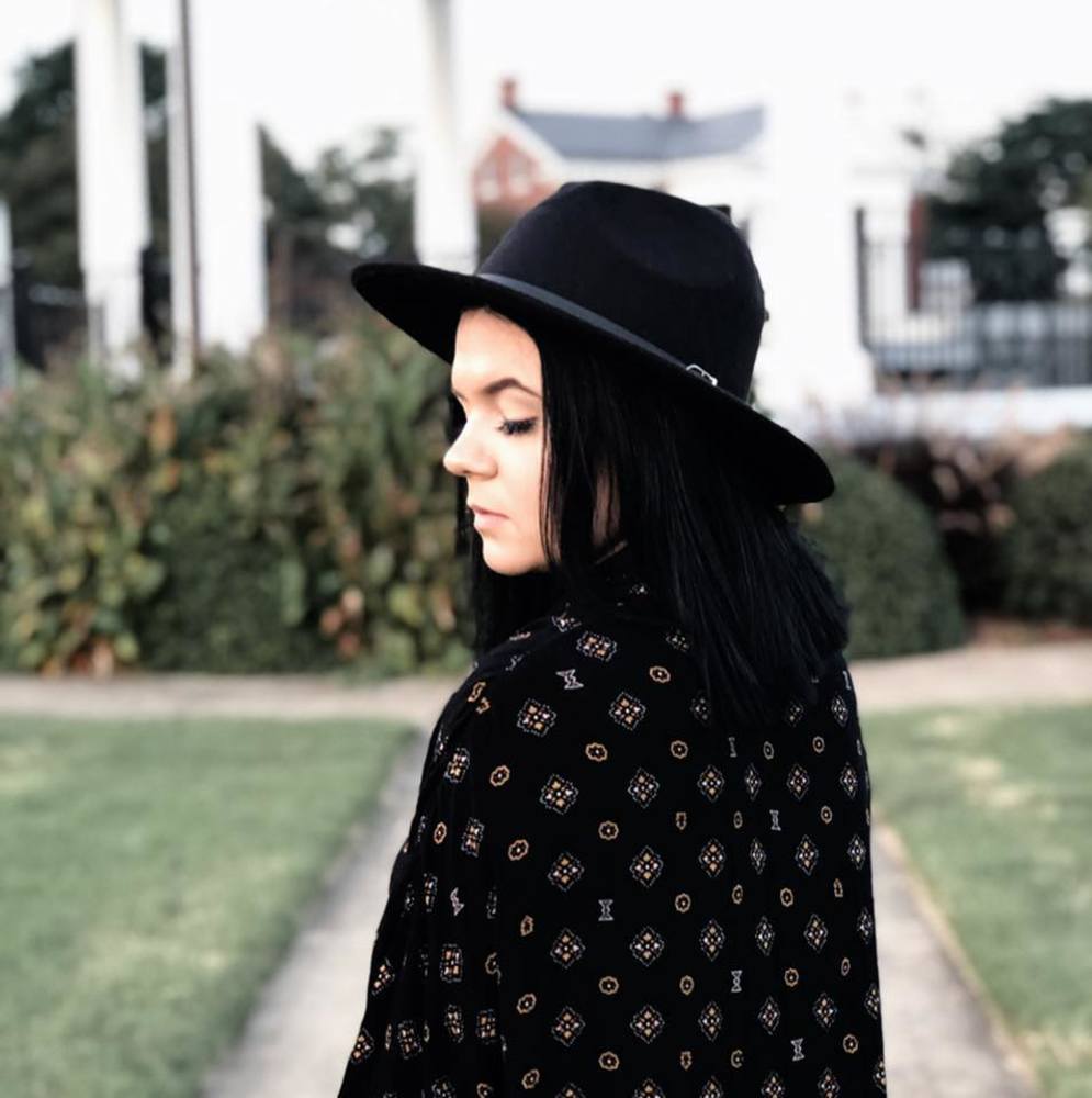 Meet your Posher, Katelyn